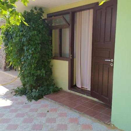 Small Guest House Lazurne Exterior foto