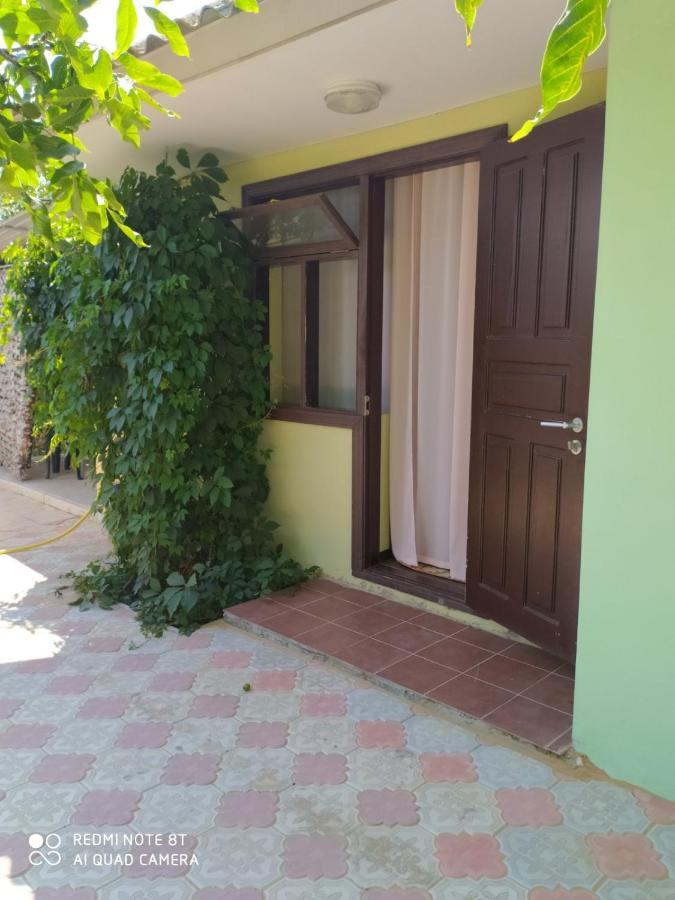 Small Guest House Lazurne Exterior foto