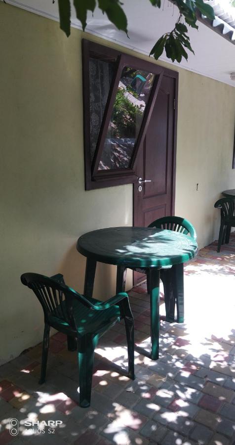 Small Guest House Lazurne Exterior foto