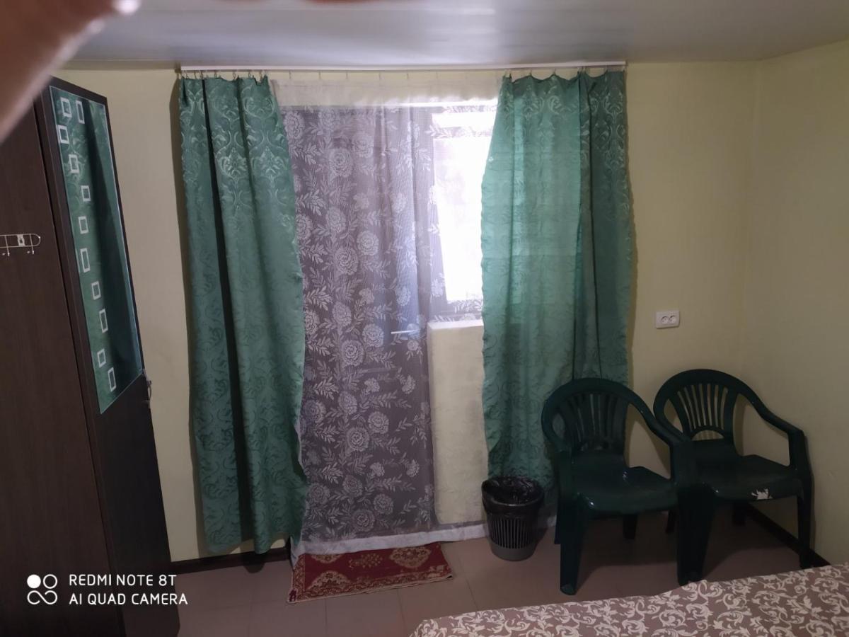 Small Guest House Lazurne Exterior foto