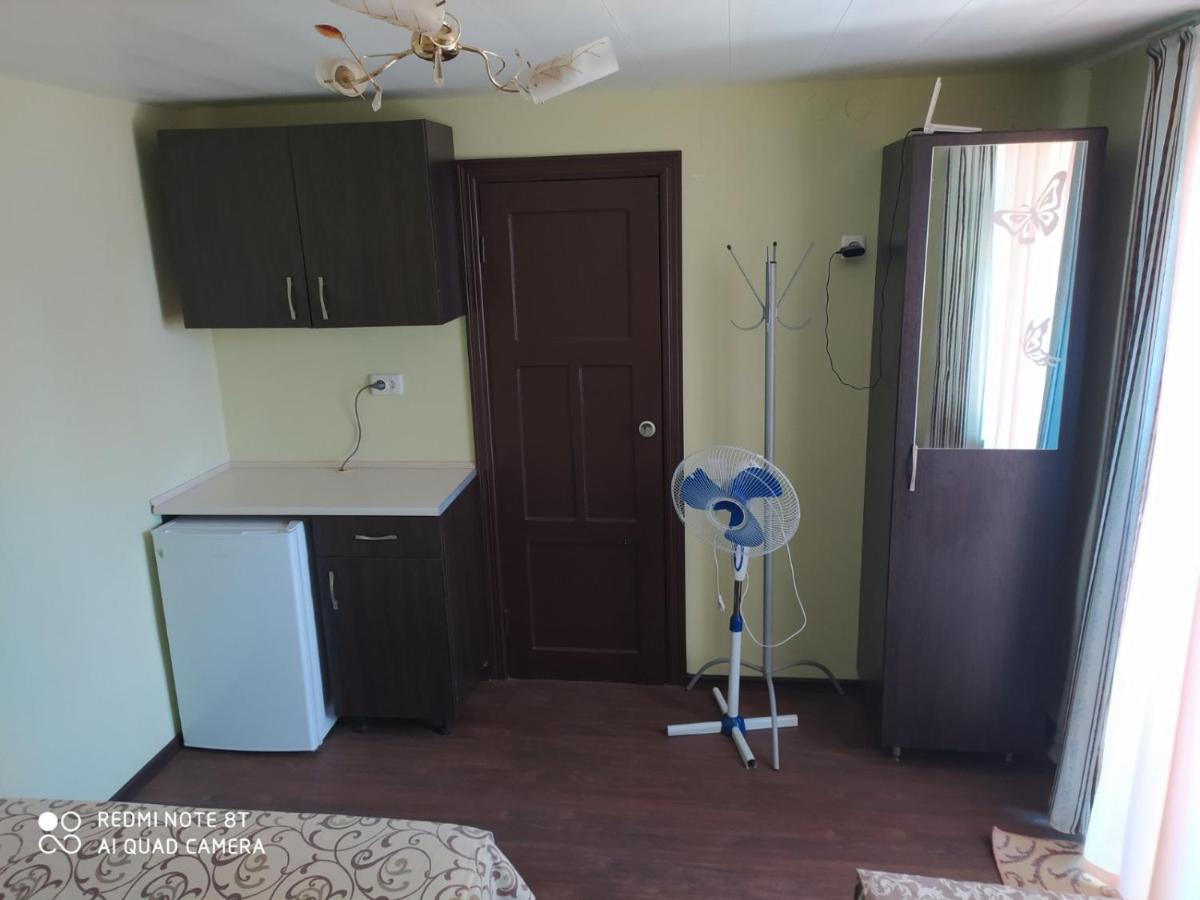 Small Guest House Lazurne Exterior foto