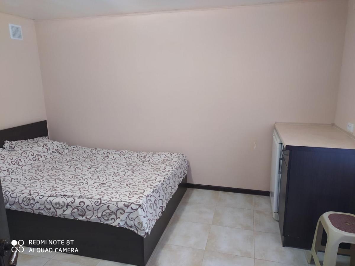 Small Guest House Lazurne Exterior foto