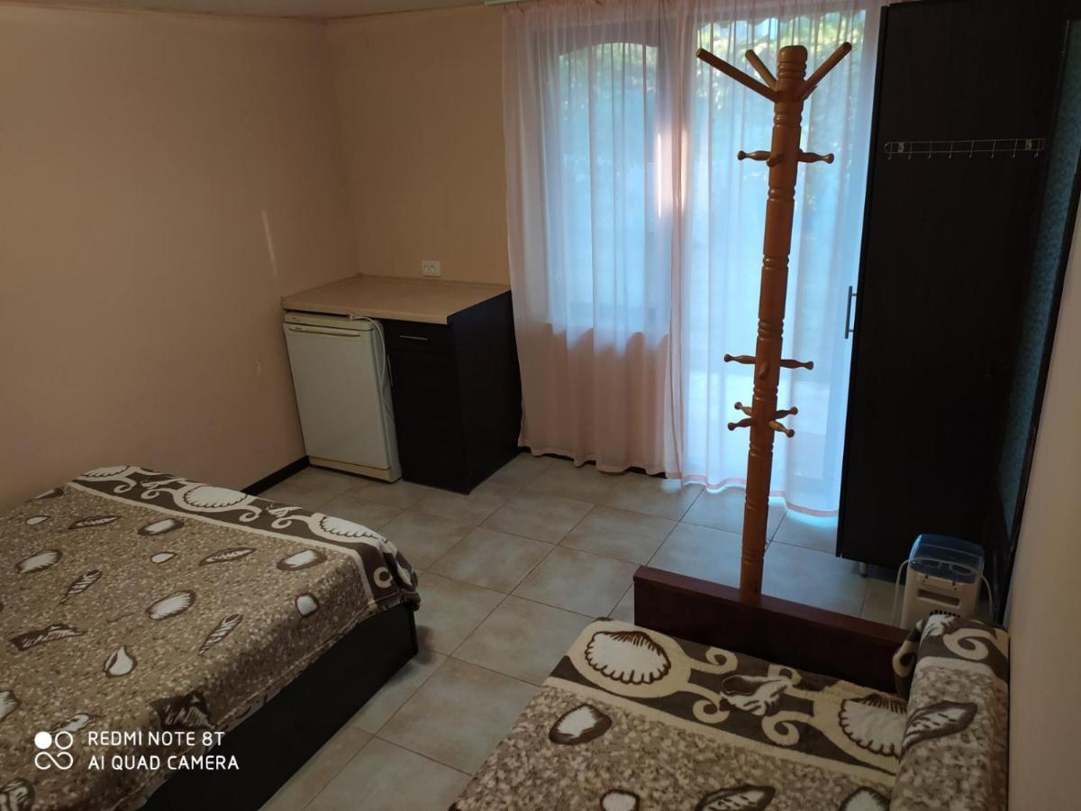 Small Guest House Lazurne Exterior foto