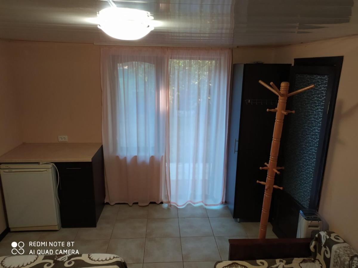 Small Guest House Lazurne Exterior foto