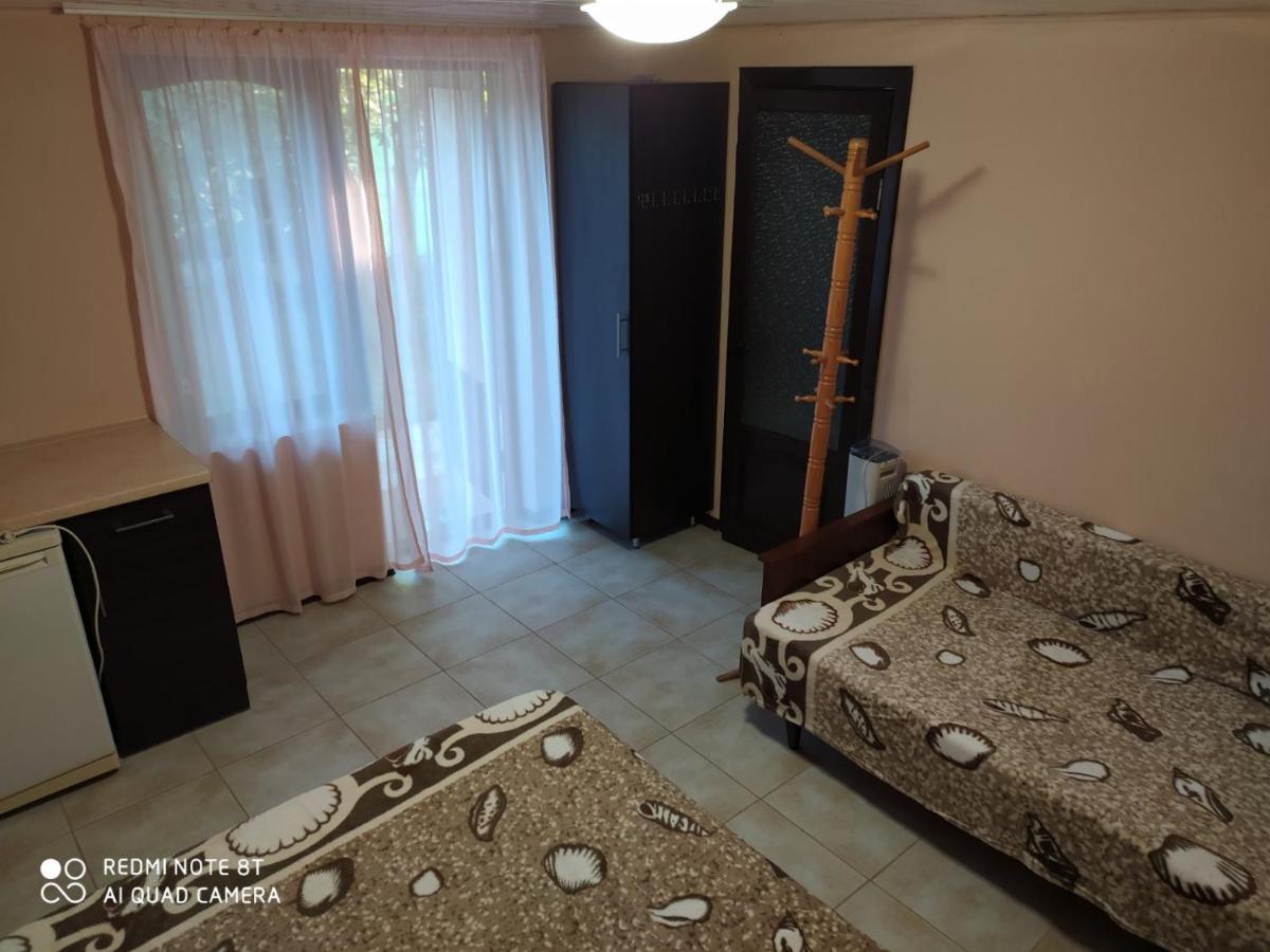 Small Guest House Lazurne Exterior foto