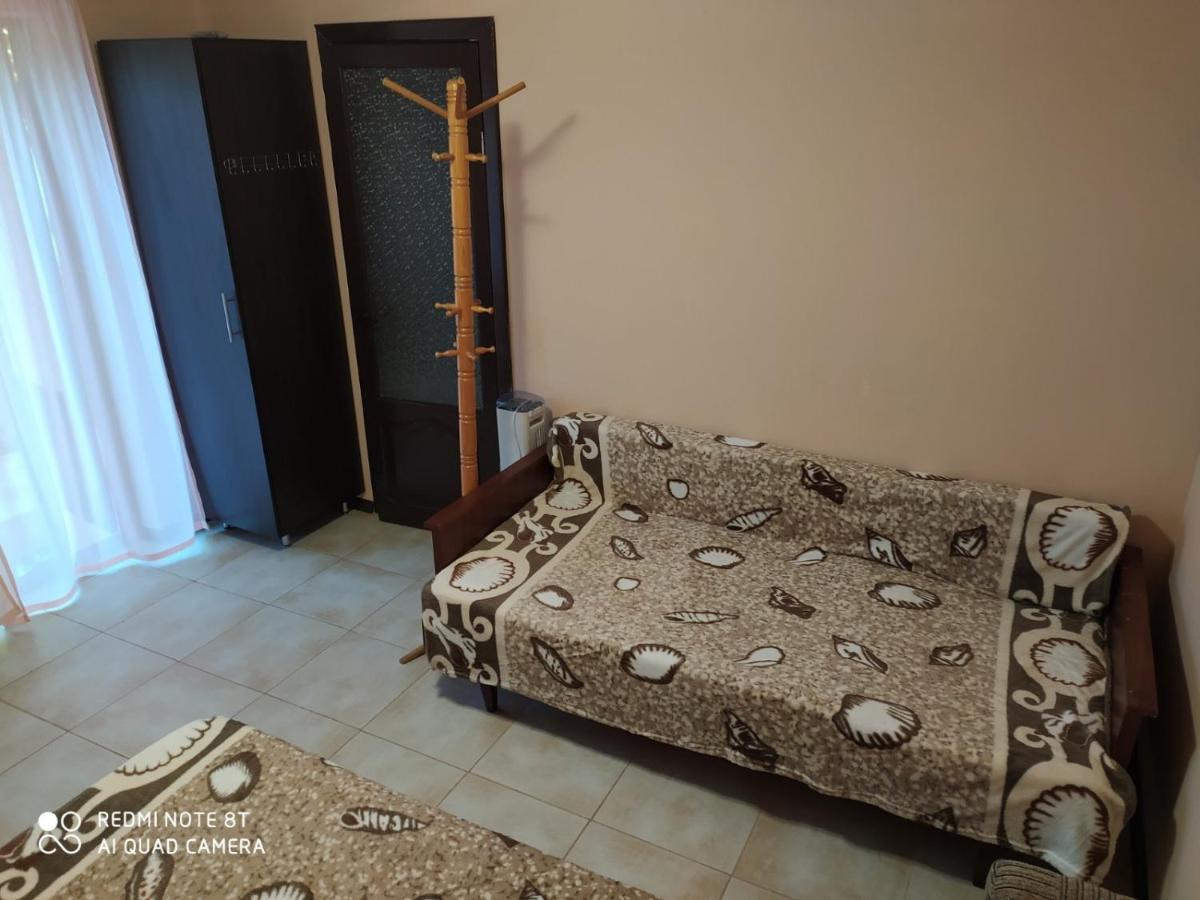 Small Guest House Lazurne Exterior foto